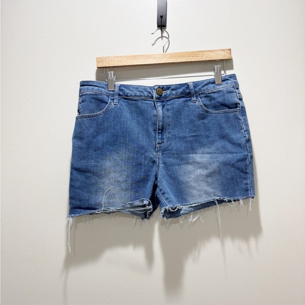 LOGO by Lori Goldstein Frayed Hem Cut Off Jean Shorts Size 14